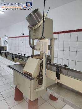 Tampadora com 12 bicos para garrafas de vidro com tampa metálica Zegla