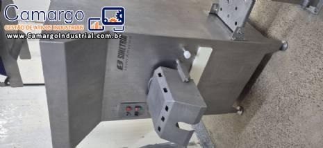 Moedor cont�nuo de carnes, legumes, frutas, queijos e gorduras com boca de 130 mm Simetria ano 2023