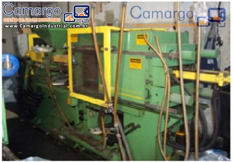 Injetora de pl�sticos Oriente