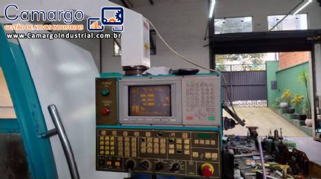 Centro de usinagem CNC Charles