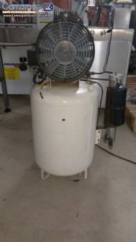 Vaso de pressão com compressor