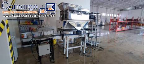 Envasadora dosadora e seladora de copos, frascos e potes JCV Engemaq Envasadora dosadora e seladora de copos, frascos e potes JCV Engemaq